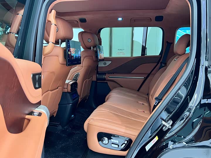 Фото 6 - BYD Yangwang U8