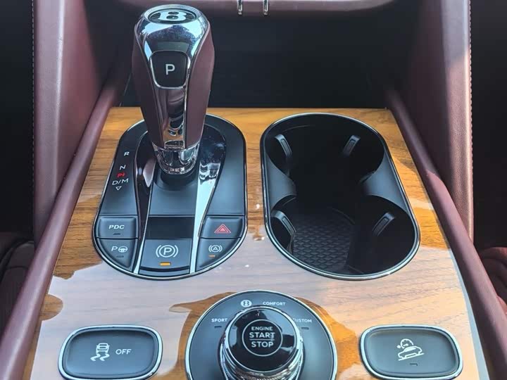 Фото 11 - Bentley Bentayga