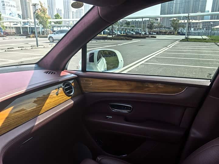 Фото 6 - Bentley Bentayga