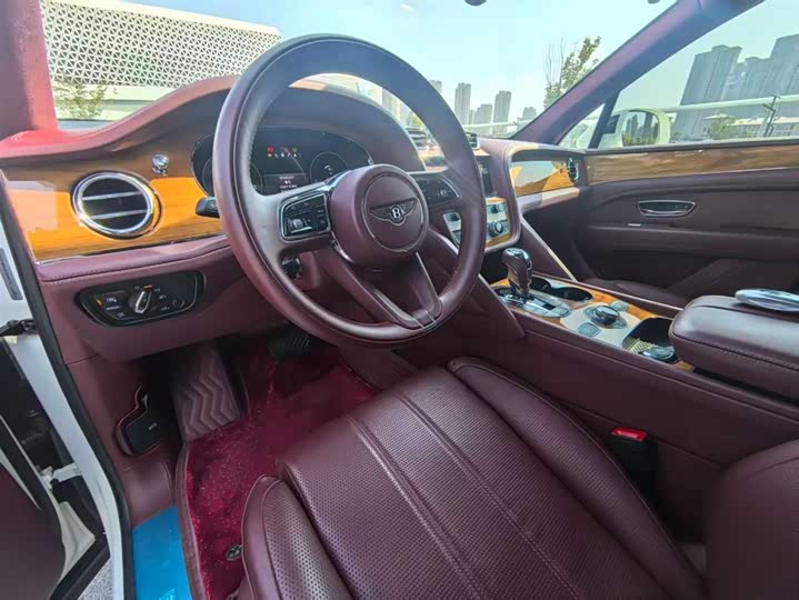 Фото 8 - Bentley Bentayga