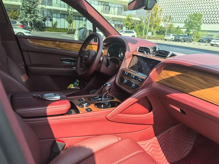 Фото 9 - Bentley Bentayga