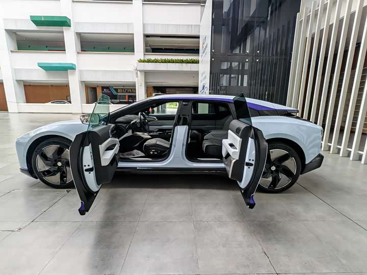 Фото 11 - HiPhi Z