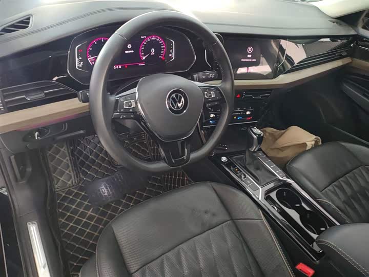 Фото 10 - Volkswagen Passat