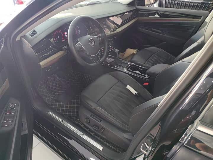 Фото 15 - Volkswagen Passat