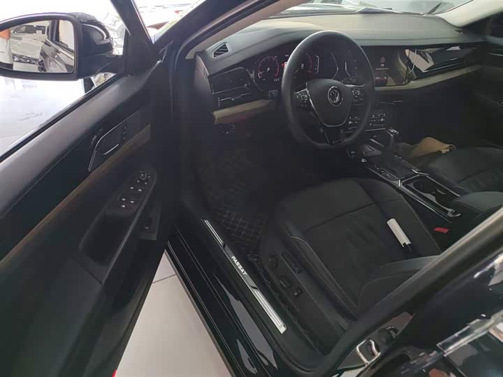 Фото 16 - Volkswagen Passat