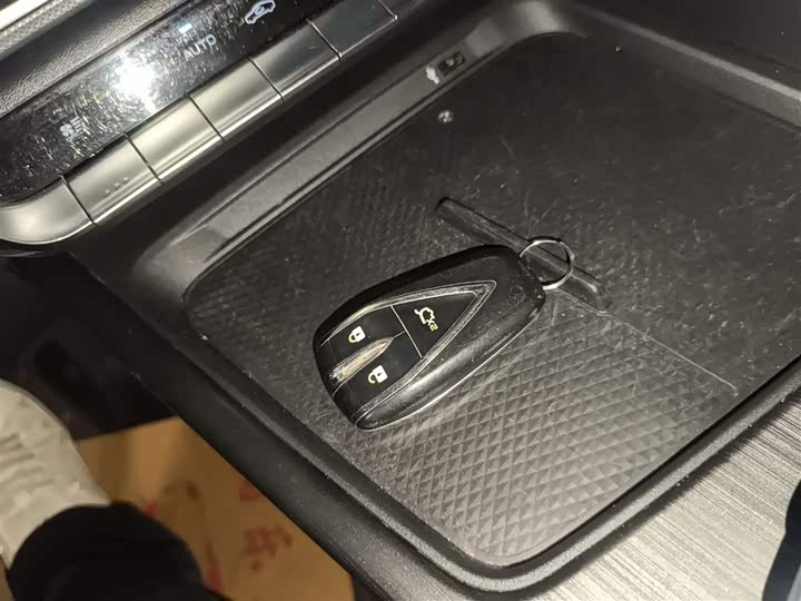 Фото 9 - Changan UNI-T