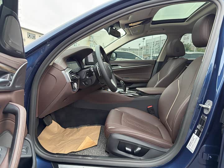 Фото 18 - BMW 5 Series