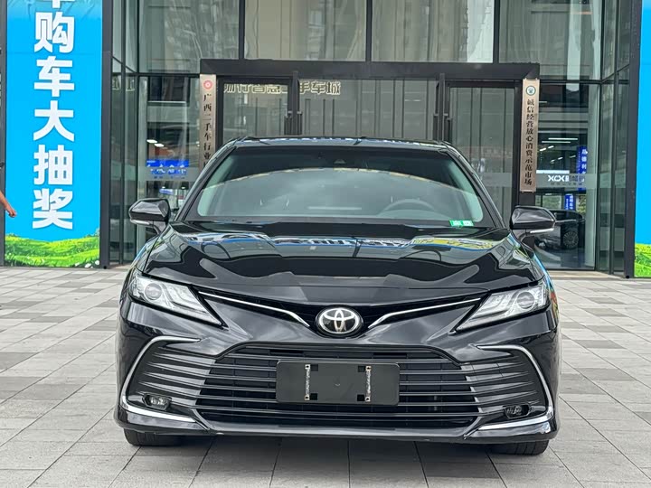 Фото 2 - Toyota Camry