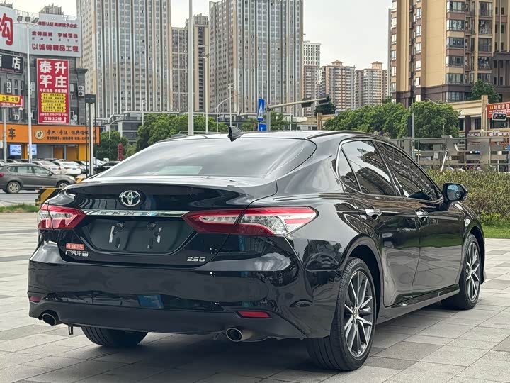 Фото 4 - Toyota Camry