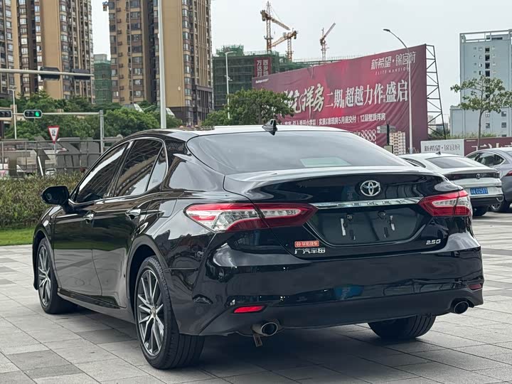 Фото 6 - Toyota Camry