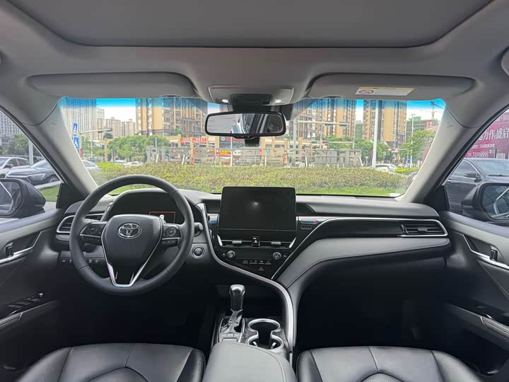 Фото 9 - Toyota Camry