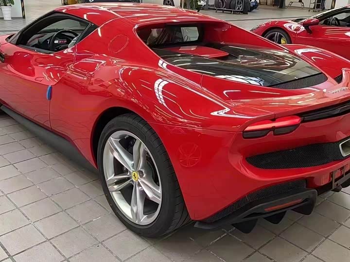 Фото 2 - Ferrari 296