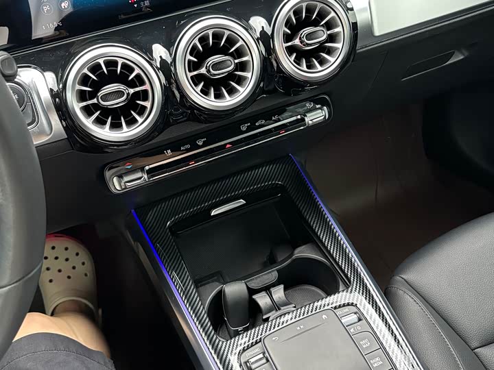 Фото 13 - Mercedes-Benz GLB-Class