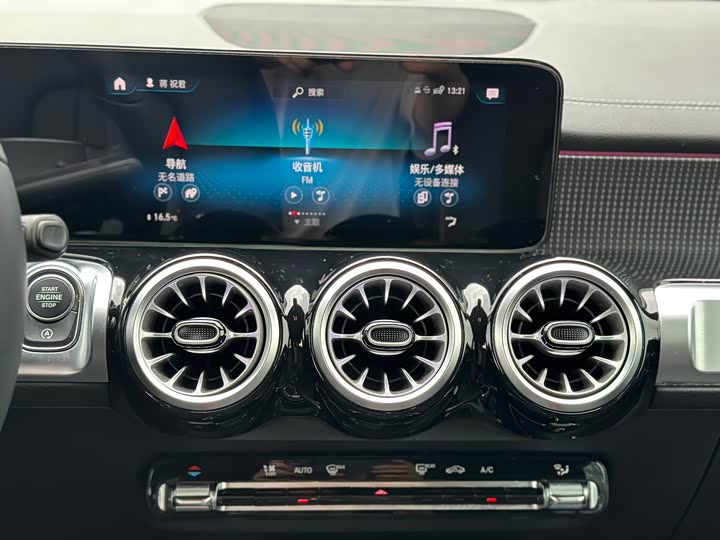 Фото 17 - Mercedes-Benz GLB-Class