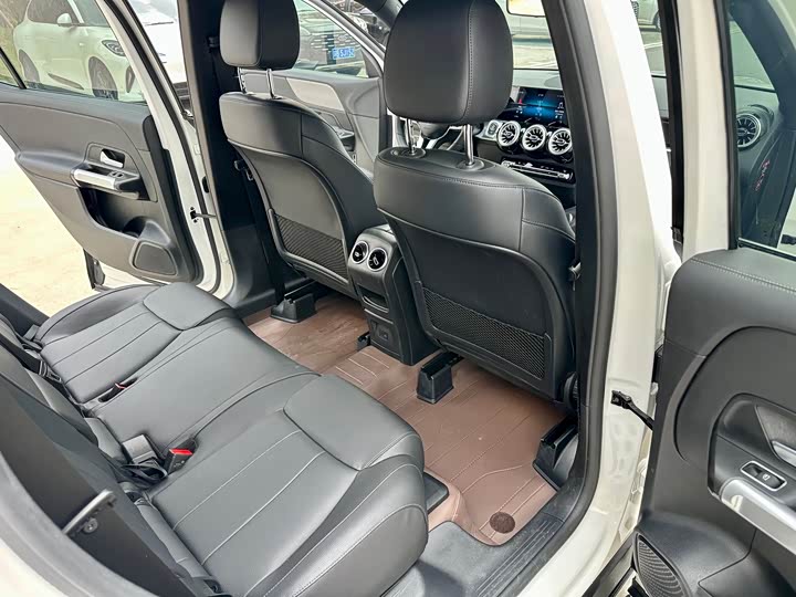 Фото 20 - Mercedes-Benz GLB-Class