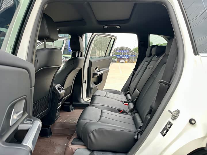 Фото 21 - Mercedes-Benz GLB-Class