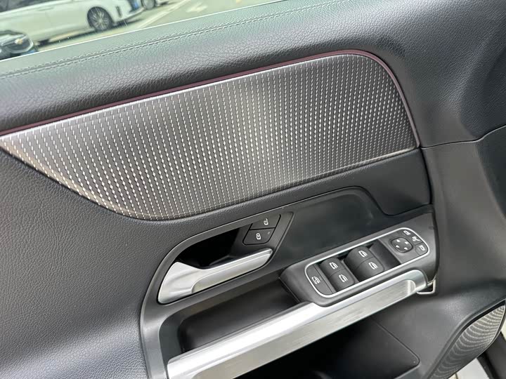 Фото 8 - Mercedes-Benz GLB-Class