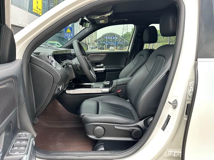 Фото 9 - Mercedes-Benz GLB-Class