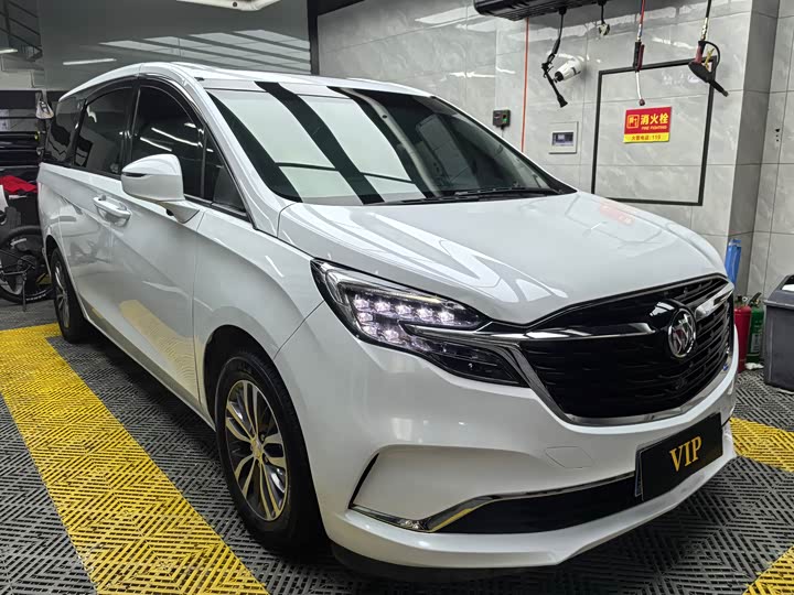 Фото 3 - Buick GL8 ES