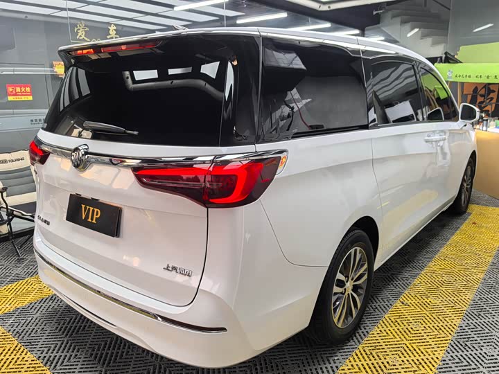 Фото 7 - Buick GL8 ES