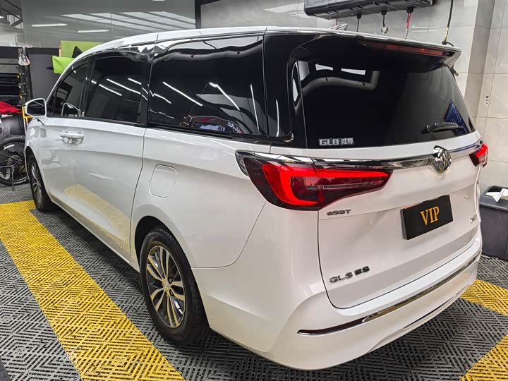 Фото 9 - Buick GL8 ES