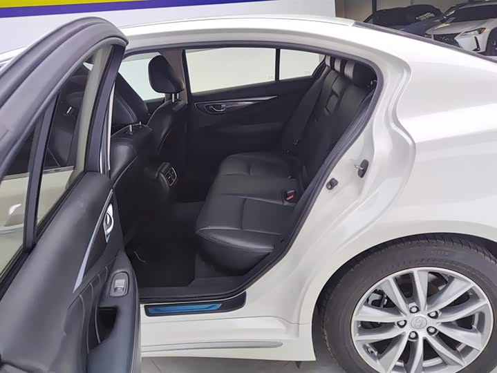 Фото 11 - Infiniti Q50L