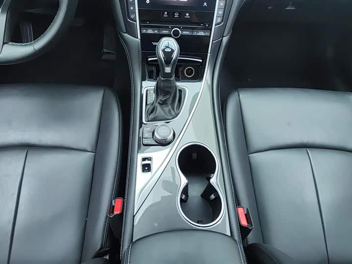 Фото 16 - Infiniti Q50L