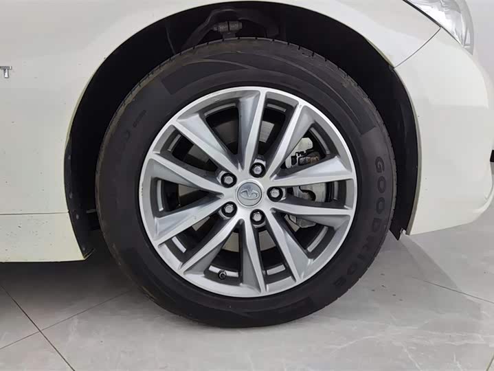 Фото 6 - Infiniti Q50L