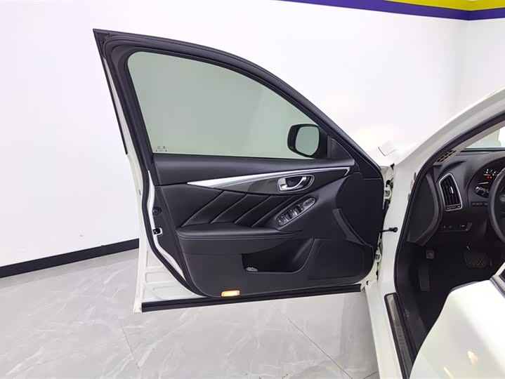 Фото 7 - Infiniti Q50L