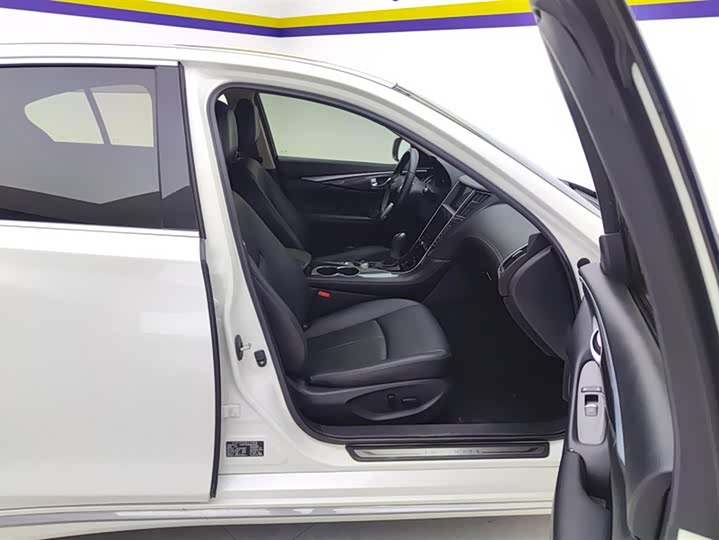 Фото 8 - Infiniti Q50L