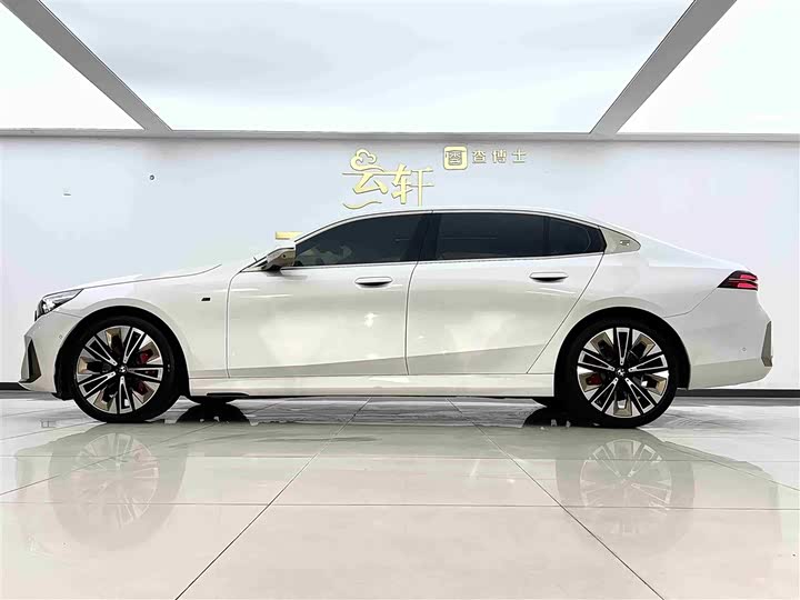 Фото 12 - BMW 5 Series