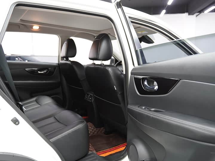 Фото 18 - Nissan X-Trail