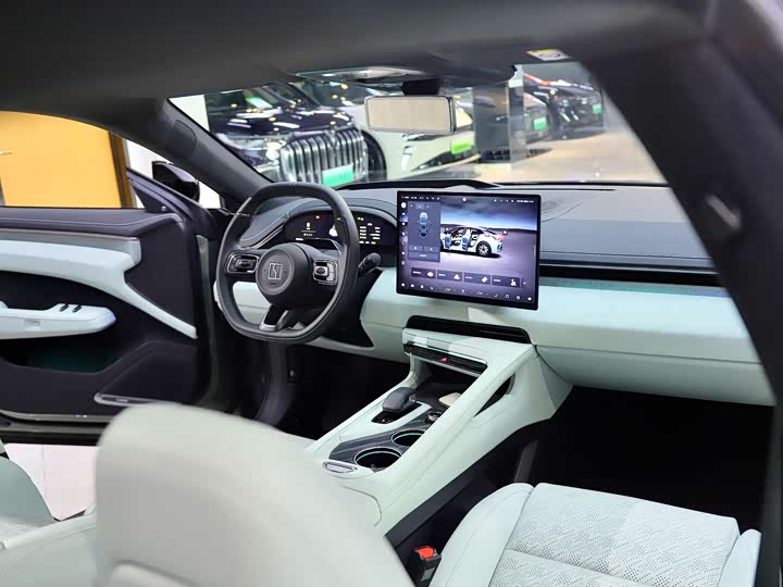 Фото 16 - Zeekr 001