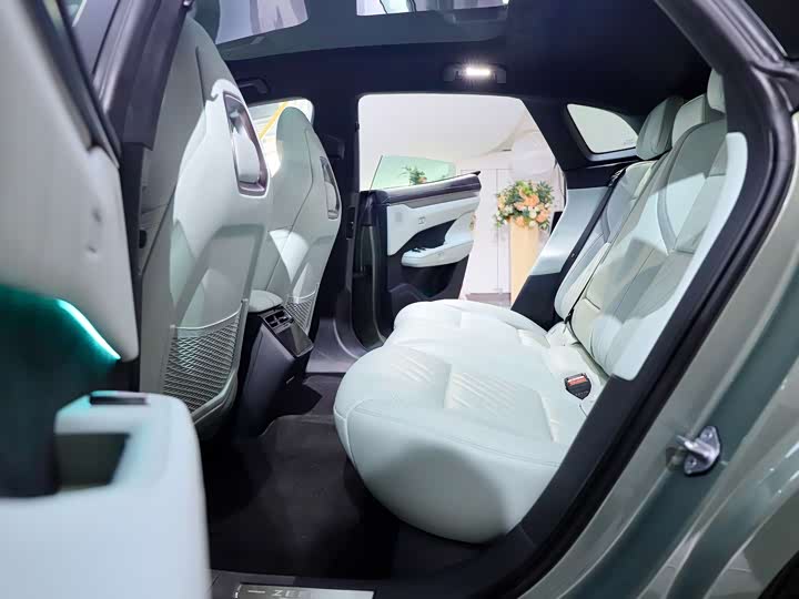 Фото 18 - Zeekr 001