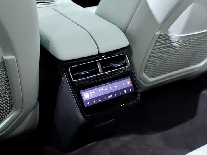 Фото 19 - Zeekr 001