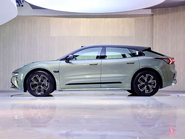 Фото 2 - Zeekr 001