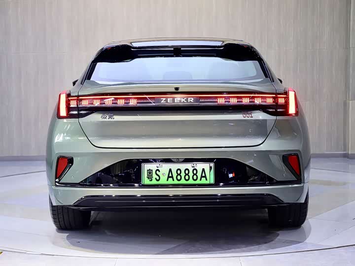 Фото 4 - Zeekr 001