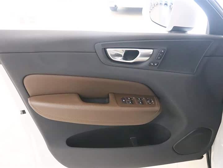 Фото 10 - Volvo XC60