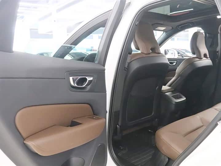 Фото 12 - Volvo XC60