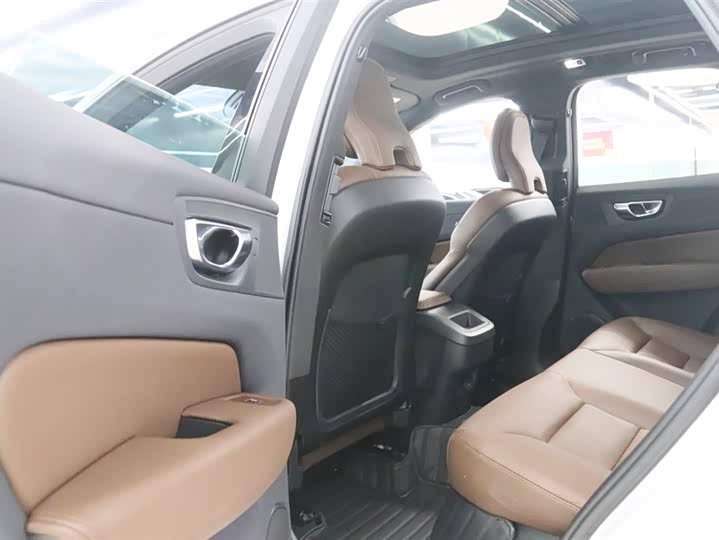 Фото 13 - Volvo XC60