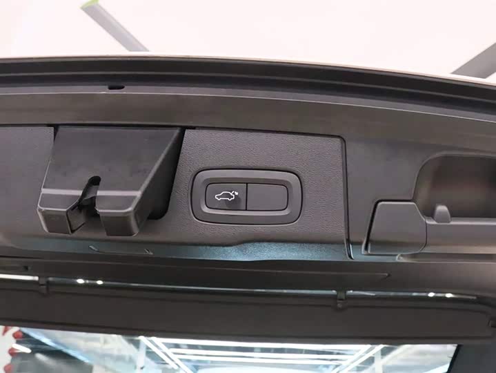 Фото 15 - Volvo XC60