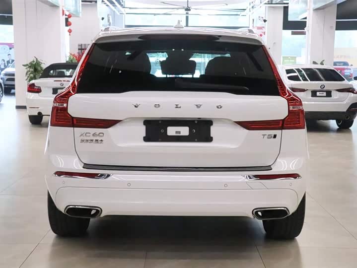 Фото 4 - Volvo XC60