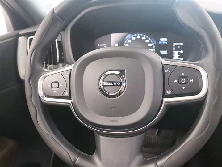 Фото 6 - Volvo XC60