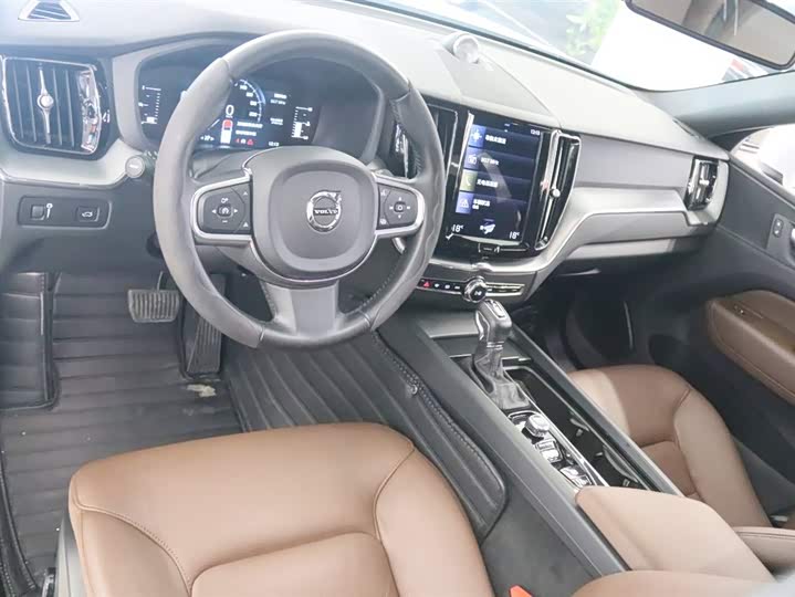 Фото 9 - Volvo XC60