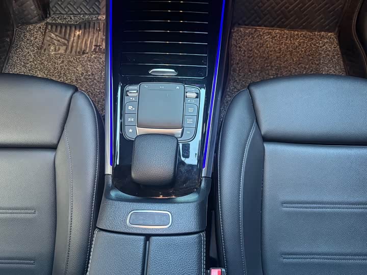 Фото 11 - Mercedes-Benz GLA-Class