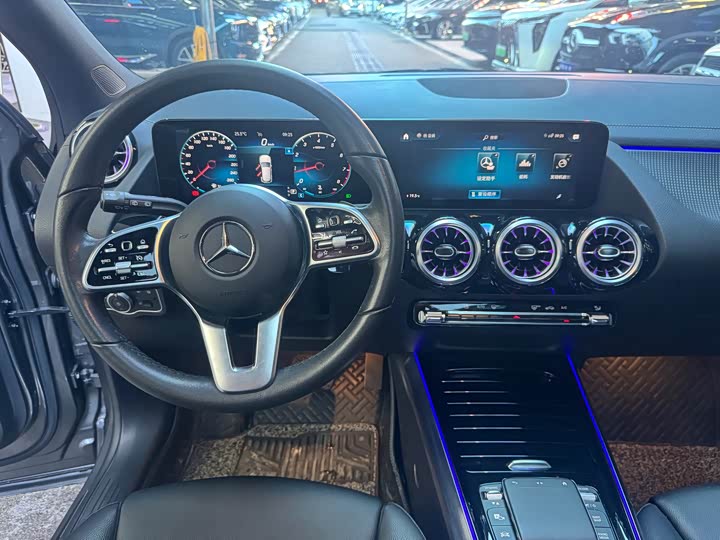 Фото 14 - Mercedes-Benz GLA-Class