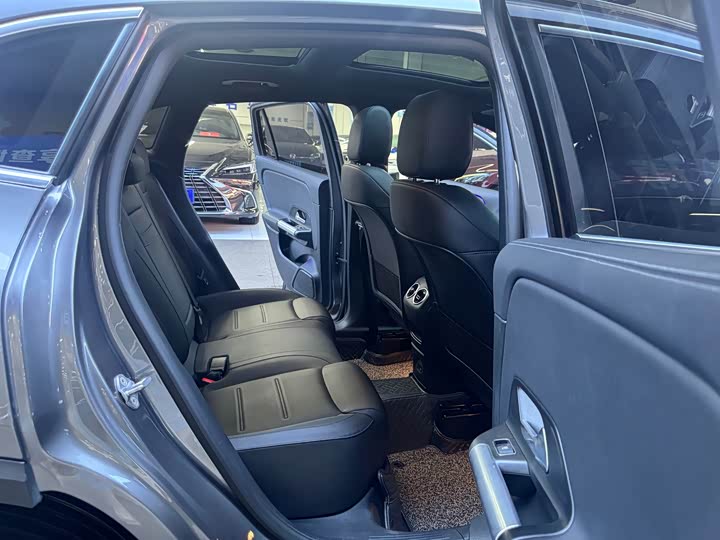 Фото 16 - Mercedes-Benz GLA-Class