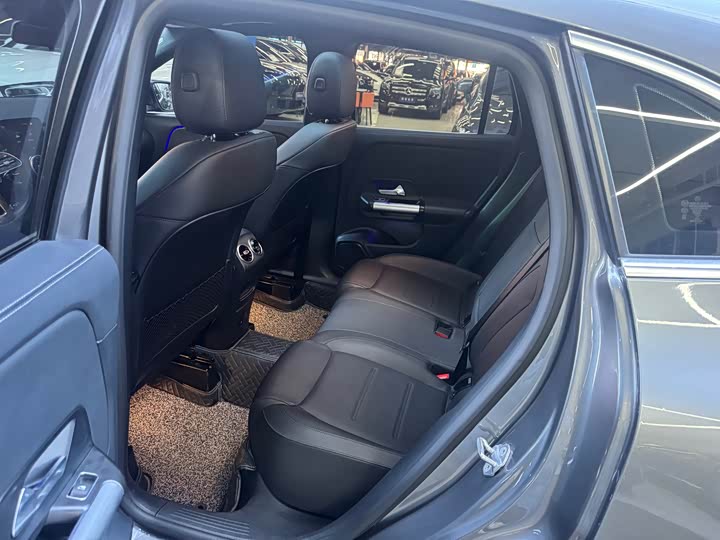 Фото 9 - Mercedes-Benz GLA-Class