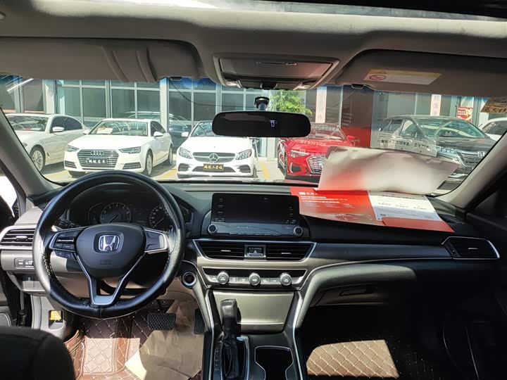 Фото 10 - Honda Accord