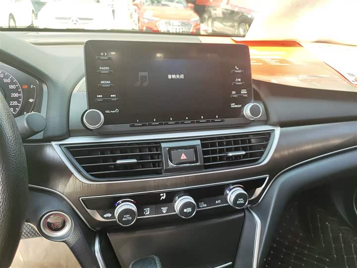 Фото 13 - Honda Accord